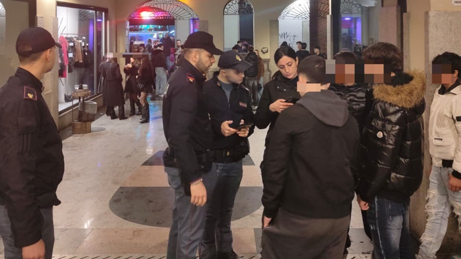 Novara: controlli a tappeto della polizia in centro città 